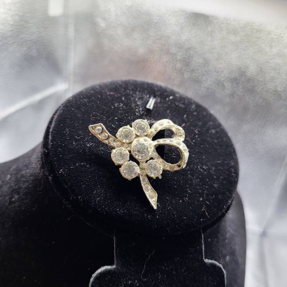 Vintageโ50s Pave Set Rhinestone Crystal Bow Pin